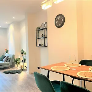  Apartment Royal South - With Parkview